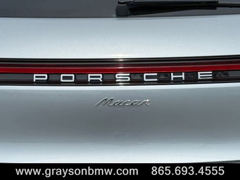 Used 2024 Porsche Macan AWD/4WD image 10