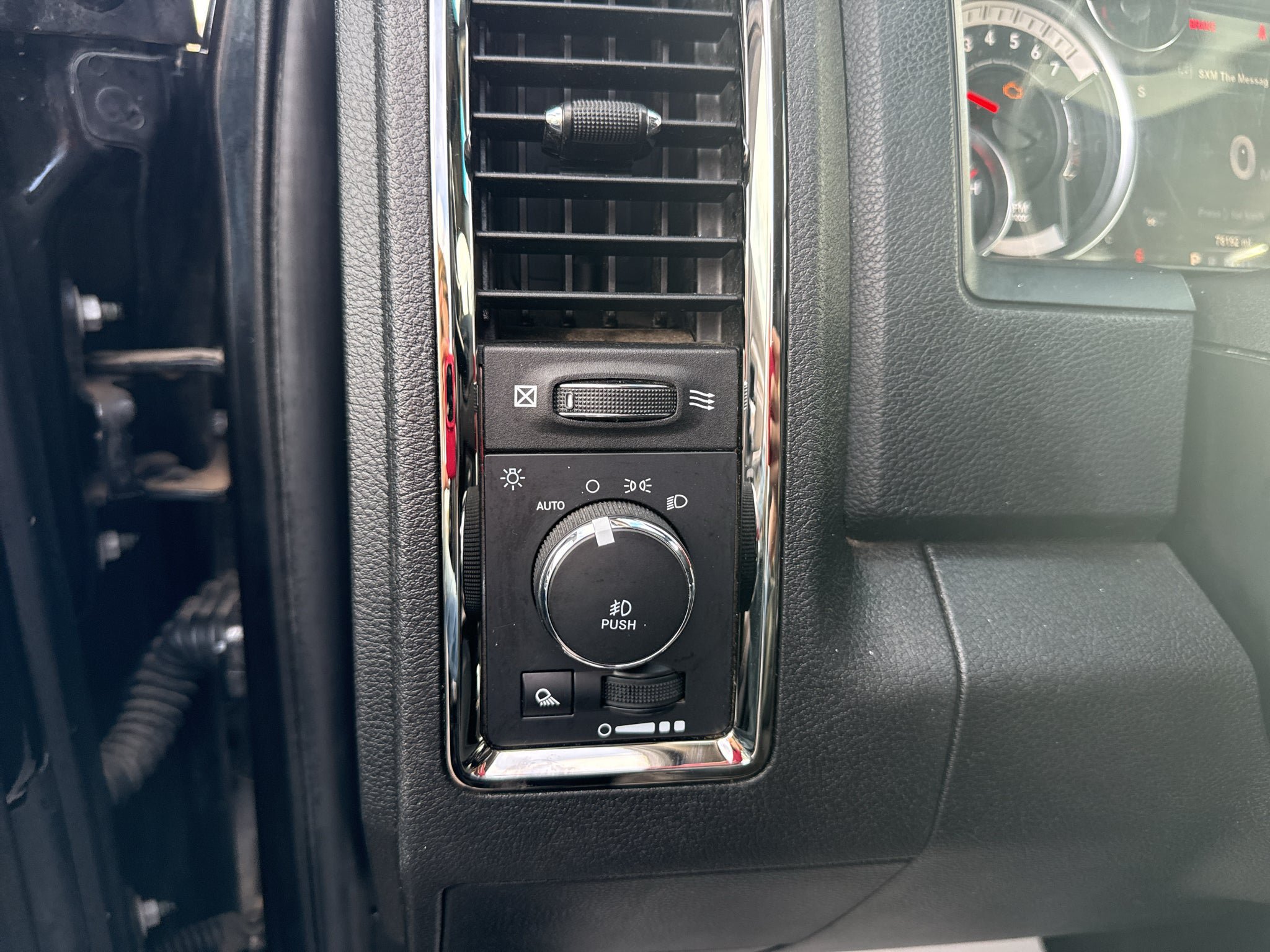 Used 2018 RAM 2500 Big Horn w/ Sport Appearance Group AWD/4WD image 13