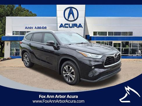 Used 2020 Toyota Highlander XLE AWD/4WD image 7