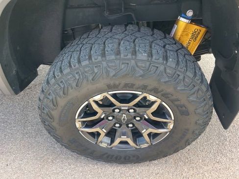 Used 2024 Chevrolet Colorado ZR2 w/ Technology Package AWD/4WD image 13