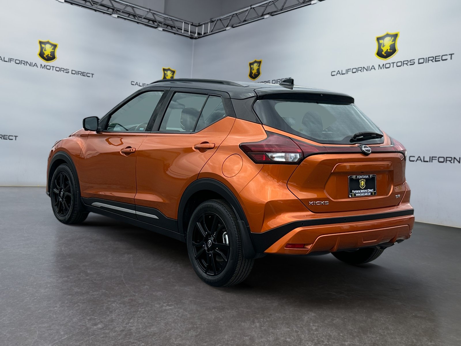 Used 2023 Nissan Kicks SR w/ SR Premium Package FWD image 3