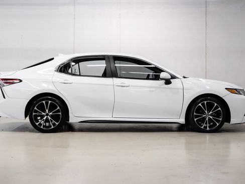 Used 2020 Toyota Camry SE FWD image 7