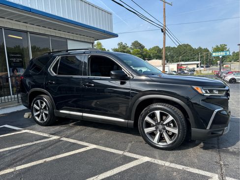Used 2024 Honda Pilot Touring image 18