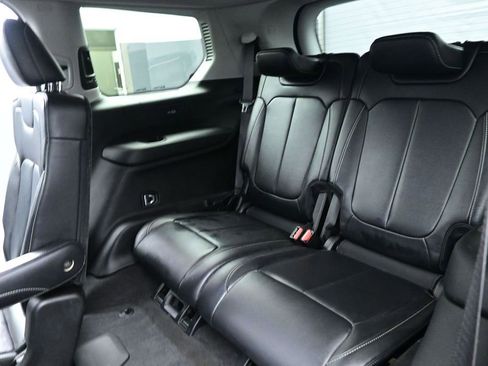 Used 2022 Jeep Grand Cherokee L Limited AWD/4WD image 15