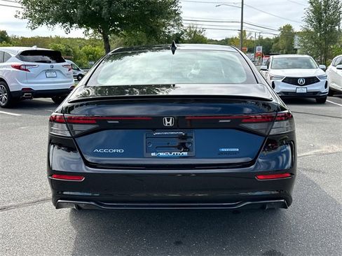 Used 2025 Honda Accord Sport image 3