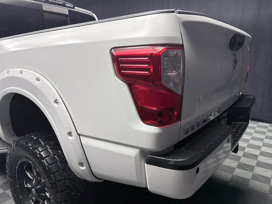 Used 2018 Nissan Titan XD 4x4 Crew Cab SV w/ SV Convenience Package image 12