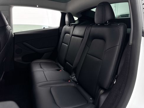 Used 2023 Tesla Model Y AWD image 33