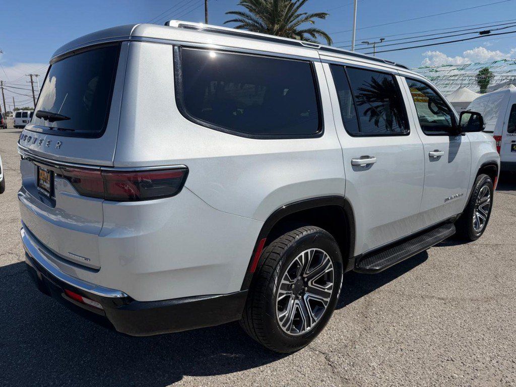 Used 2024 Jeep Wagoneer Series II w/ Flexible Seating Group RWD image 6