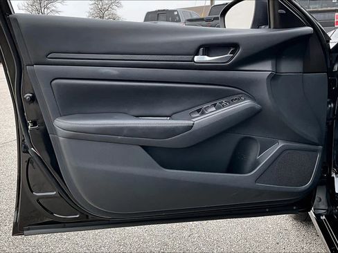 Used 2025 Nissan Altima 2.5 SV image 21