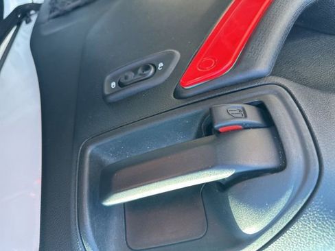 Used 2018 Jeep Wrangler Unlimited Sahara image 11