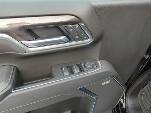 Used 2025 Chevrolet Silverado 1500 LTZ image 18