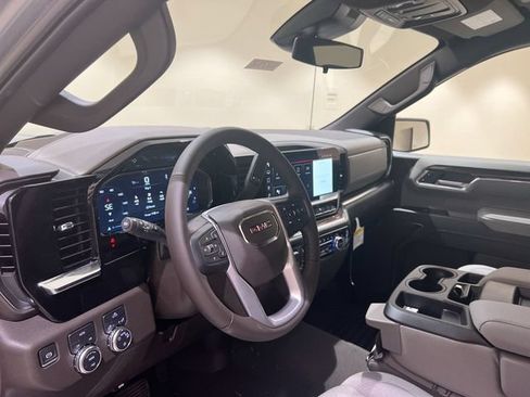 Used 2024 GMC Sierra 1500 SLE AWD/4WD image 2