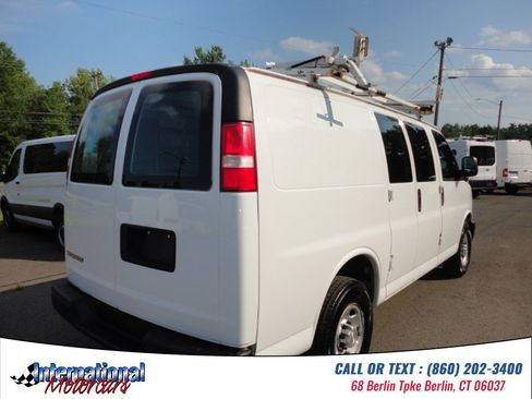 Used 2017 Chevrolet Express 2500 RWD image 4