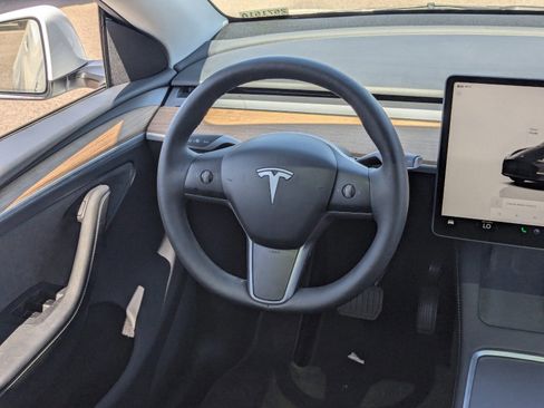 Used 2025 Tesla Model Y Long Range image 16