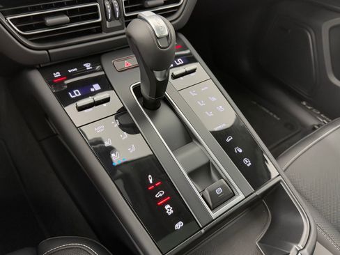 New 2026 Porsche Macan GTS image 23