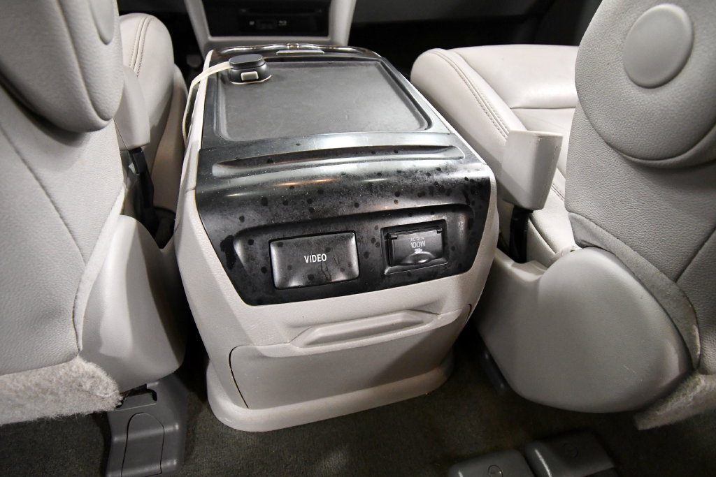 Used 2017 Toyota Sienna XLE Premium FWD image 16
