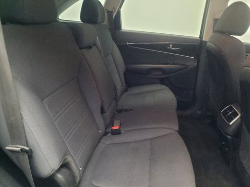 Used 2020 Kia Sorento FWD V6 image 19