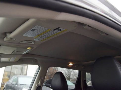 Used 2018 Nissan Rogue SL w/ Premium Package image 16