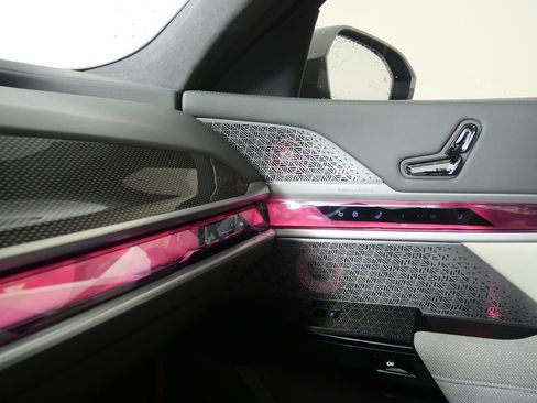 Certified 2023 BMW 760i xDrive image 36