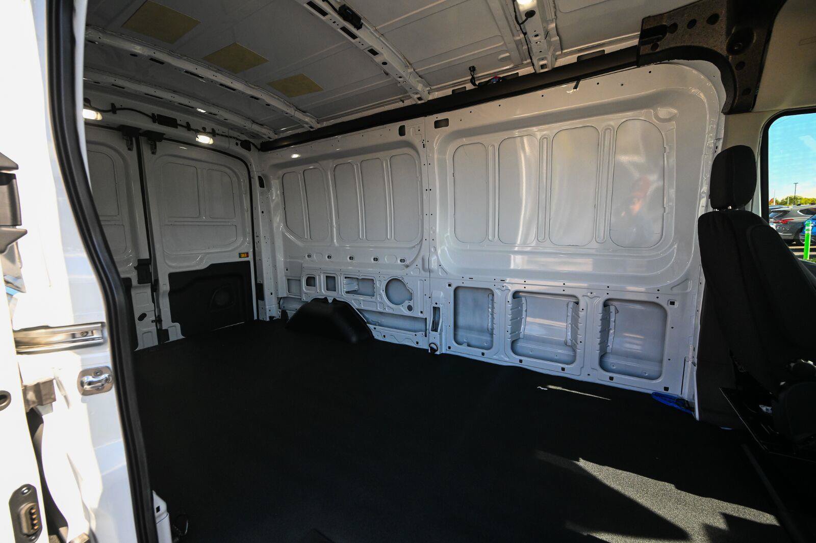 New 2027 Ford Transit 250 148 Medium Roof RWD image 17