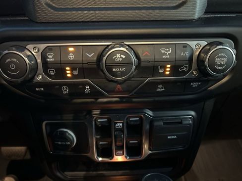 Used 2022 Jeep Wrangler Unlimited Sport image 28