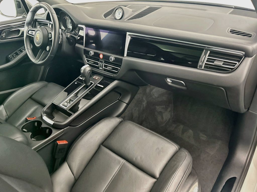 Certified 2025 Porsche Macan Turbo AWD/4WD image 19
