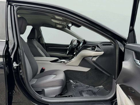 Used 2021 Toyota Camry LE image 44