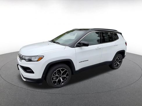 Used 2025 Jeep Compass Limited AWD/4WD image 8