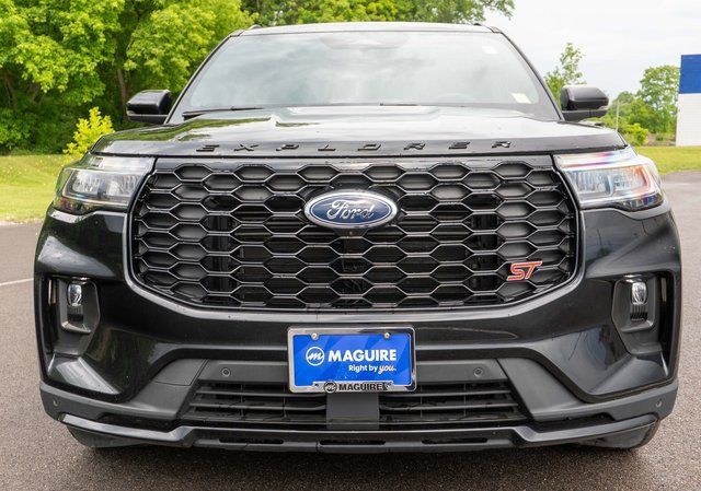 Used 2025 Ford Explorer ST AWD/4WD image 3