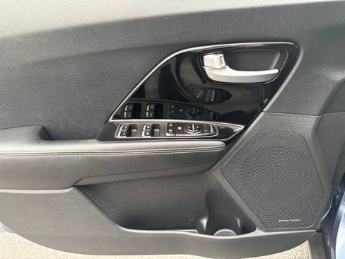Certified 2022 Kia Niro EX Premium FWD image 18