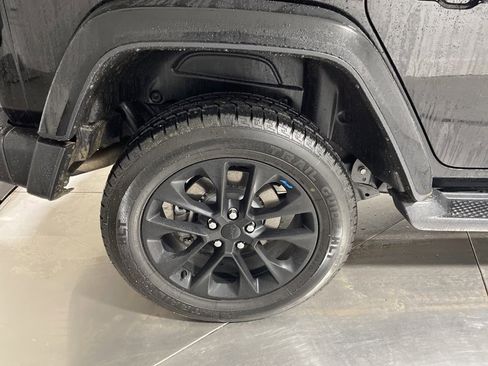 Used 2023 Jeep Wrangler Unlimited Sahara image 9