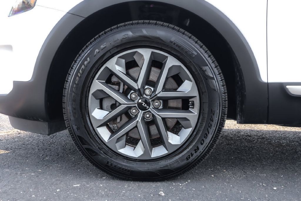 Used 2023 Kia Telluride LX AWD/4WD image 16