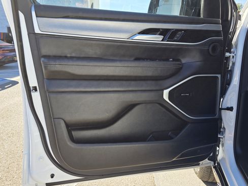 Certified 2025 Jeep Wagoneer Series II w/ 8-Passenger Seating Package image 11