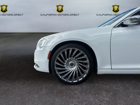 Used 2017 Chrysler 300 C image 14