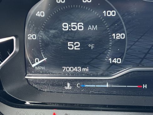 Used 2024 GMC Yukon XL Denali image 27