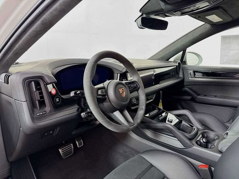 New 2026 Porsche Cayenne GTS image 4