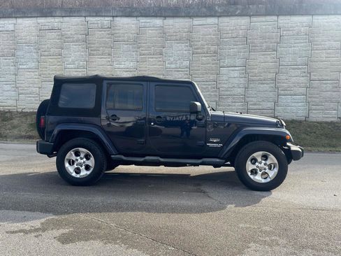 Used 2013 Jeep Wrangler Unlimited Sahara w/ Dual Top Group AWD/4WD image 6