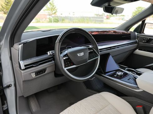 Used 2026 Cadillac Escalade IQL Sport 1 AWD/4WD image 16