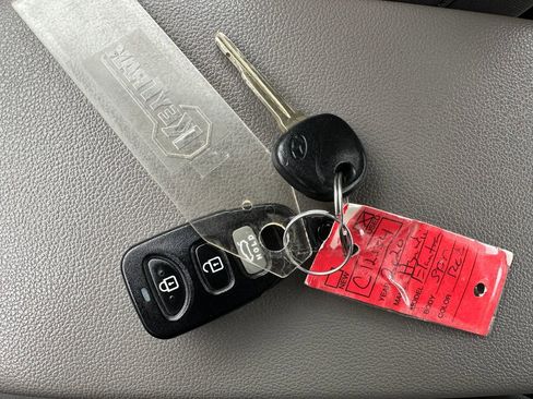 Used 2020 Hyundai Elantra SE image 8