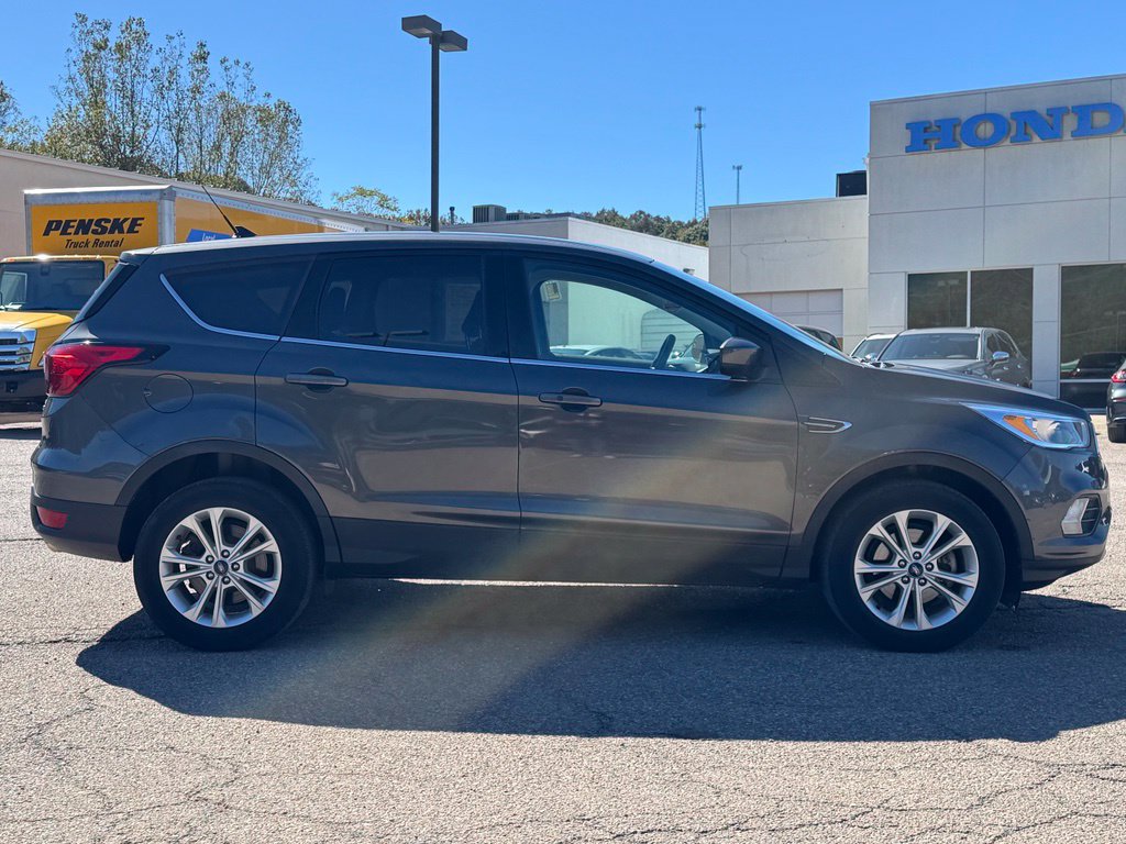 Used 2019 Ford Escape SE FWD image 4