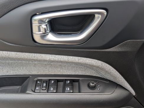 Used 2023 Jeep Compass Latitude w/ Sun and Sound Group image 16