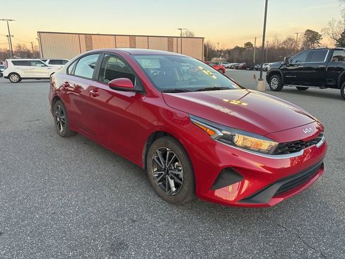 Used 2022 Kia Forte LXS image 9