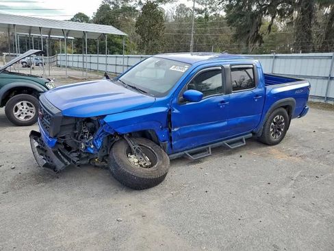 Used 2024 Nissan Frontier Pro-X w/ Technology Package image 2