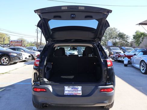 Used 2018 Jeep Cherokee Latitude image 16