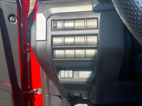 Used 2025 Toyota Tacoma SR5 AWD/4WD image 36