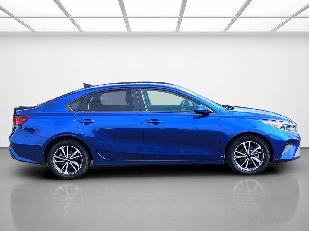 Used 2022 Kia Forte LXS FWD image 6
