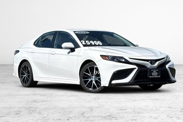 Used 2024 Toyota Camry SE FWD image 2