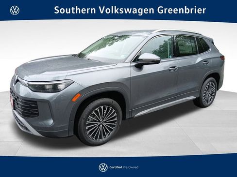 Used 2025 Volkswagen Tiguan S w/ 18" Wheel Package image 1