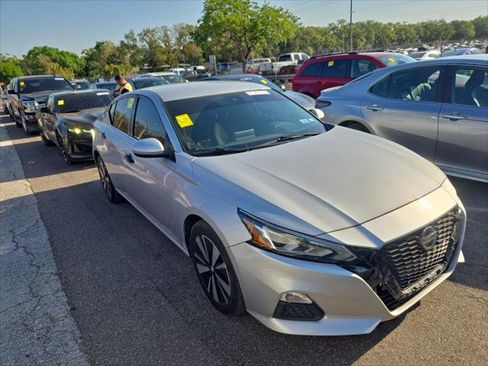 Used 2021 Nissan Altima 2.5 SV image 16
