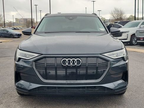 Used 2022 Audi e-tron Premium w/ Convenience Plus Package AWD/4WD image 9